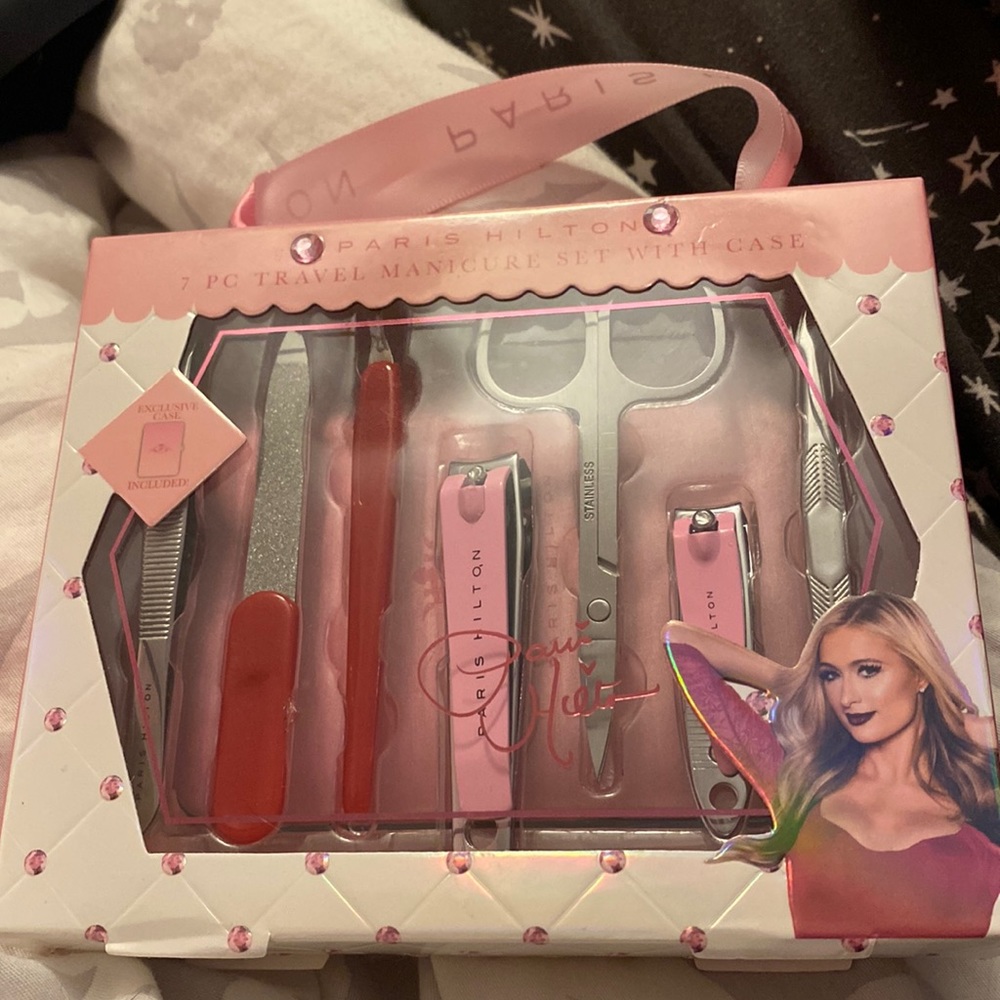 Paris Hilton nail kit 💗